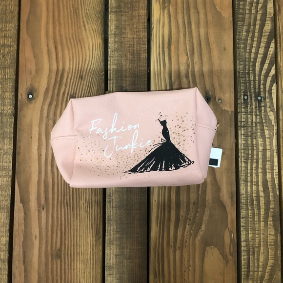NWT Pink Makeup Bag “fashion junkie” - Picture 2 of 6
